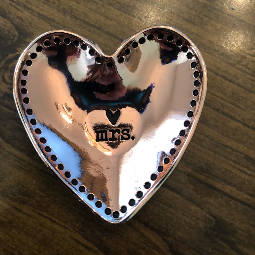Mrs. heart ring holder